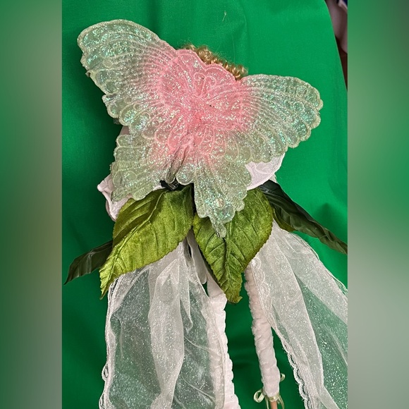 Flower Fairy with Butterfly Wings by MARK ROBERTS - Large - Picture 4 of 9